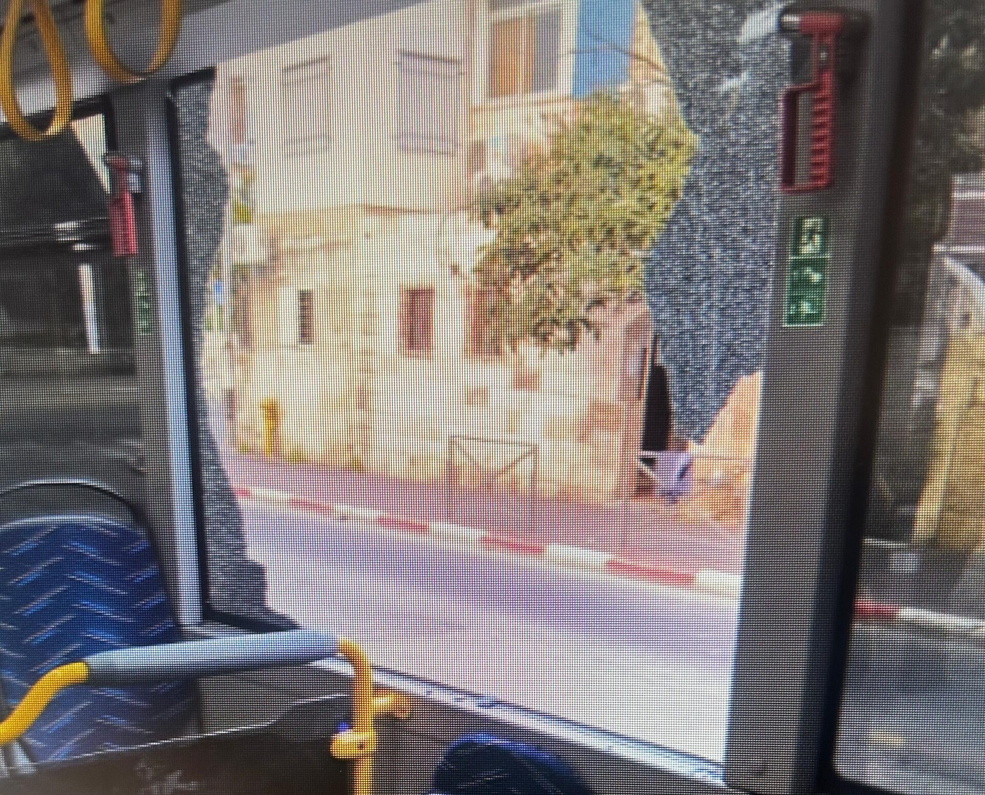 ניפוץ שמשת אוטובוס