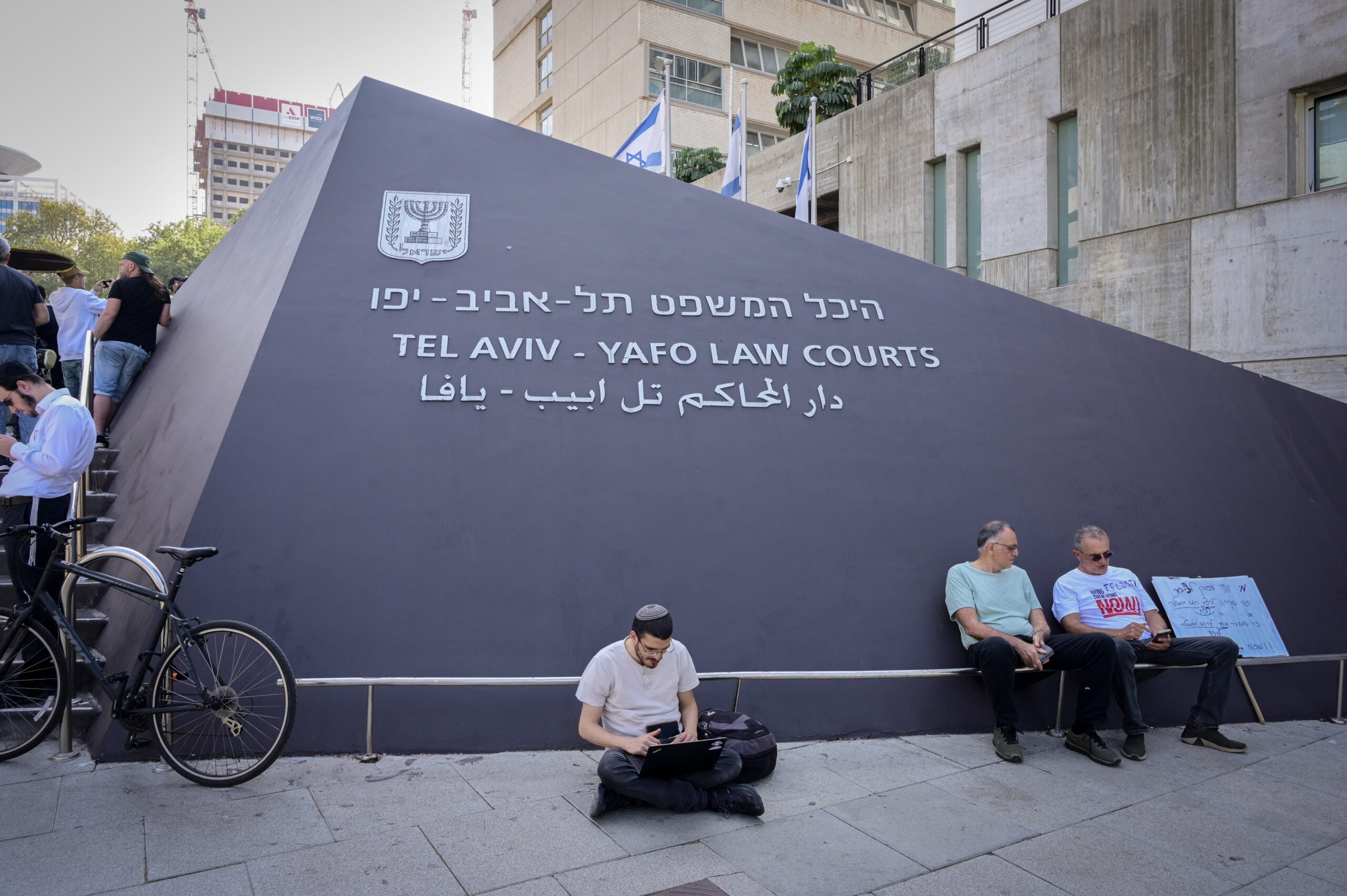 Après la plainte contre Ben Caspit : l'activiste de droite poursuit également le Shin Bet