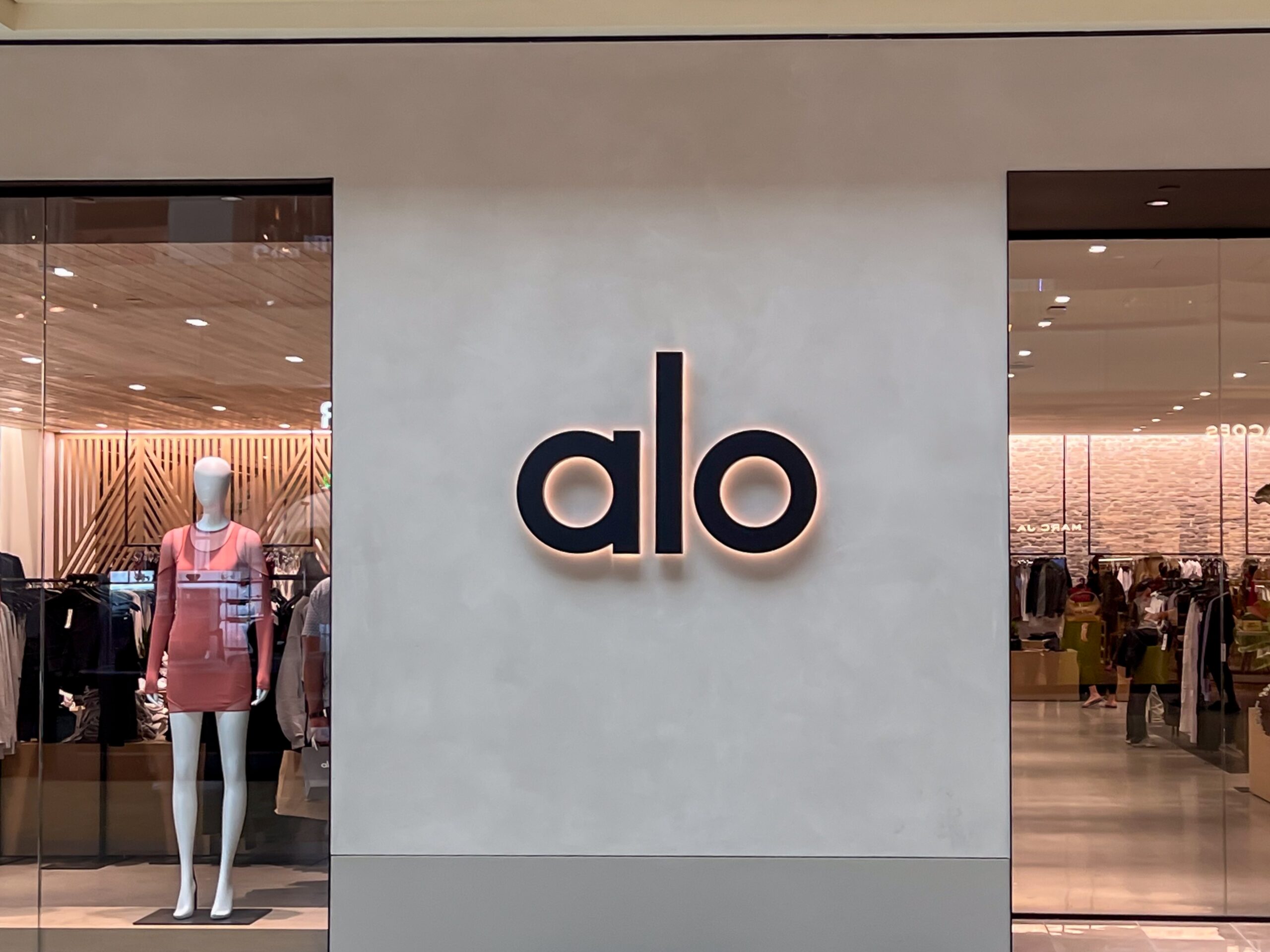 ALO YOGA