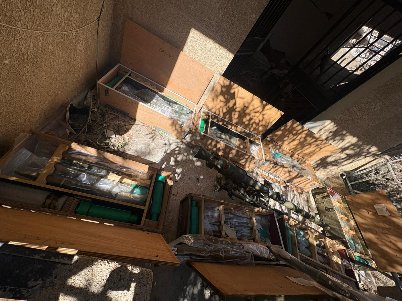 לוחמינו חשפו למעלה מ-150 אמצעי לחימה במעוז חיזבאללה