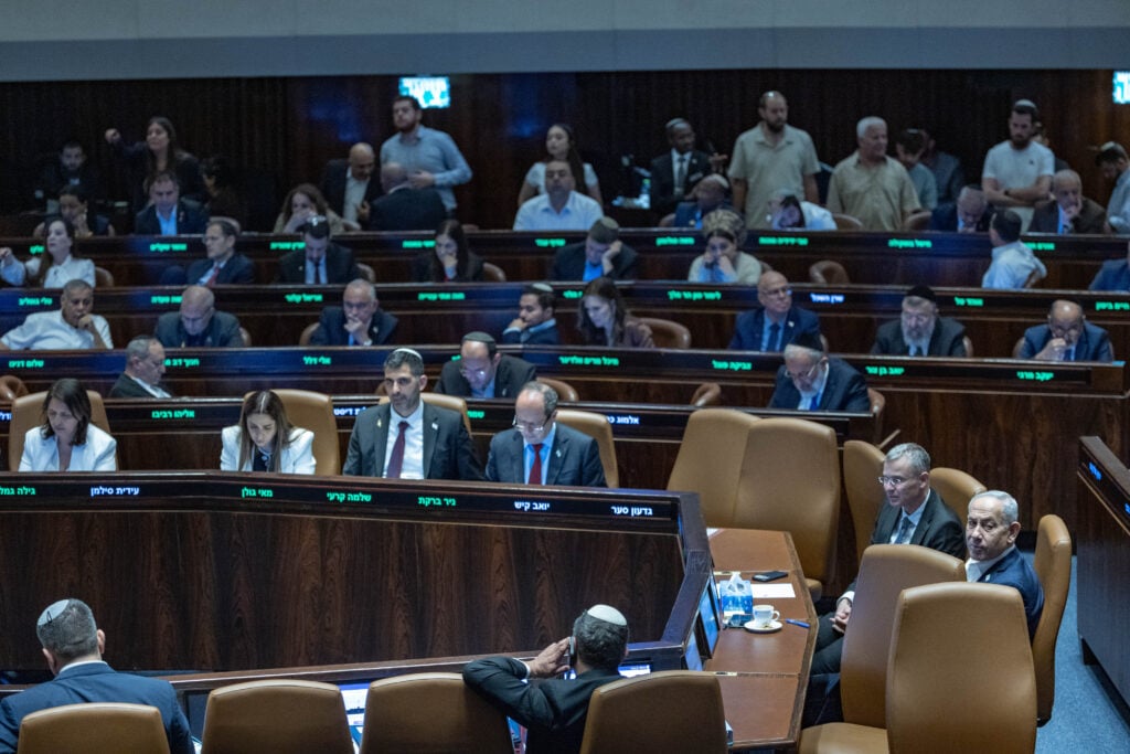המרד השקט של היועצים הפרלמנטריים שהוביל לניצחון בכנסת