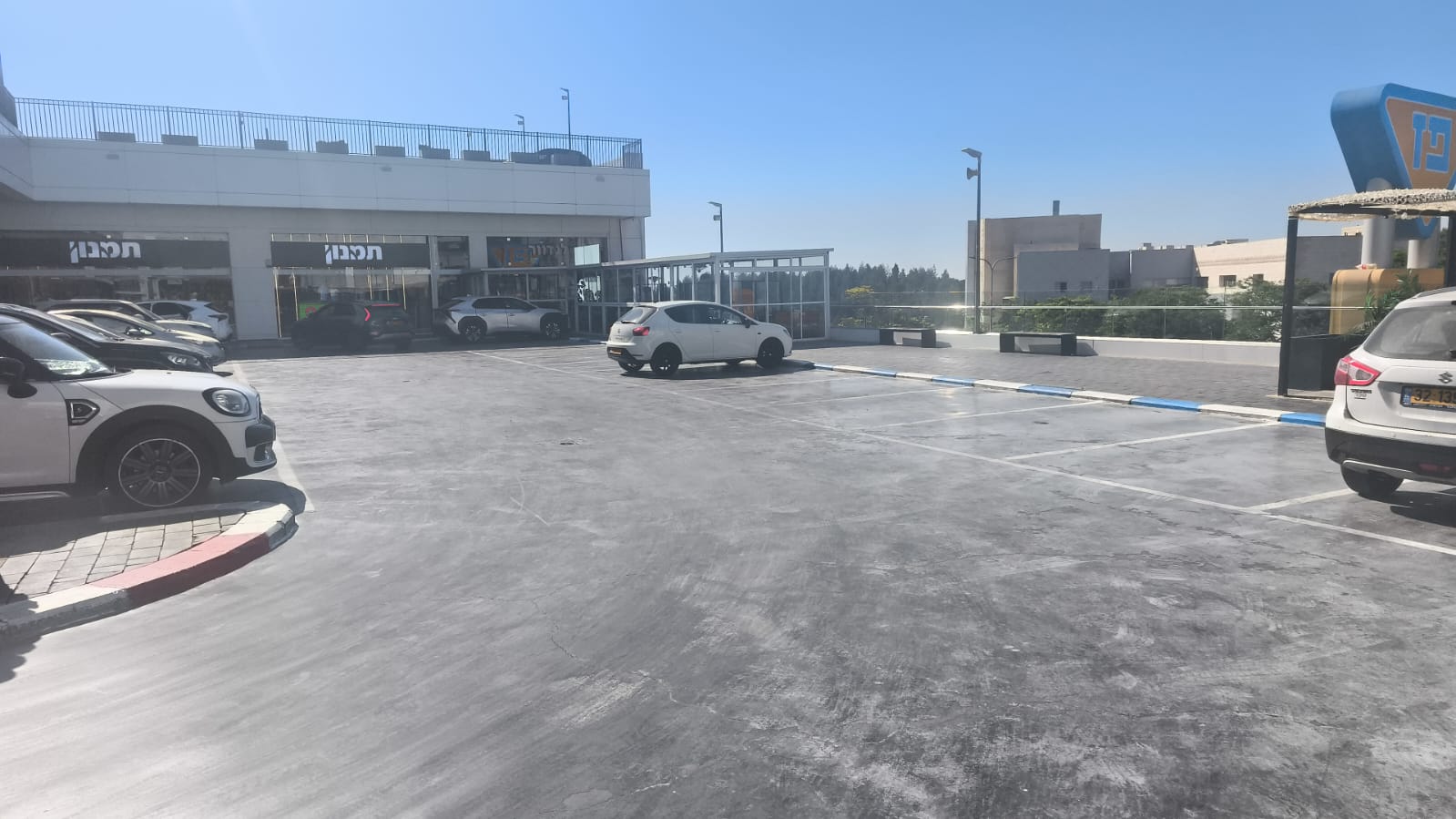 סערה באריאל: השער נסגר והעסקים מזהירים מקריסה