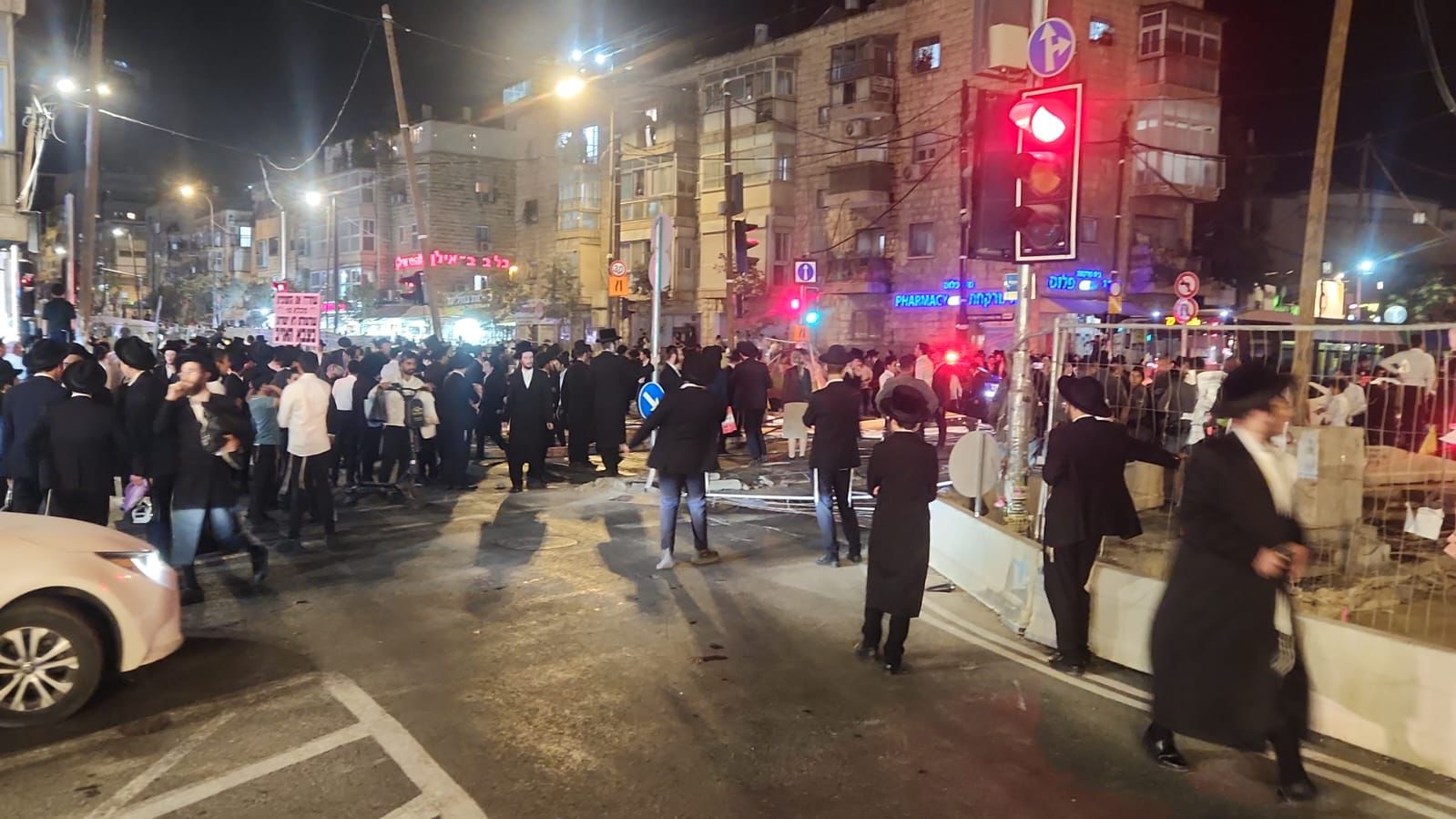 Riots on Bar Ilan Street: Extremists Set Fire to Trash Cans in Protest Against the Light Rail