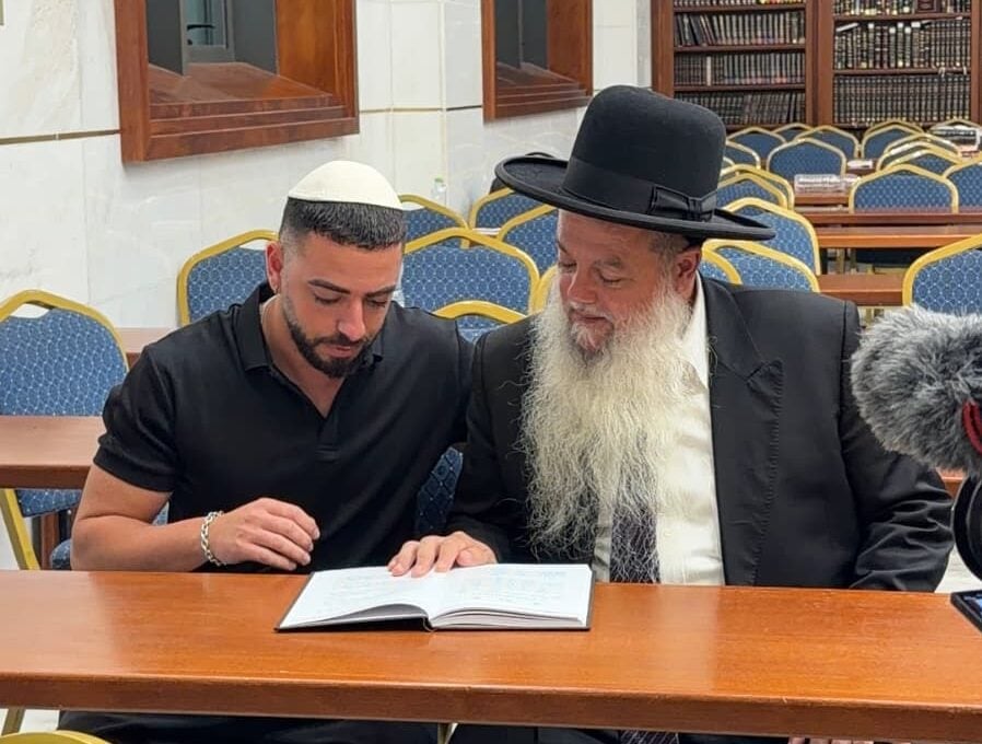 בלעדי: השיר החדש של הרב יגאל כהן עם הזמר עידן בקשי | צפו